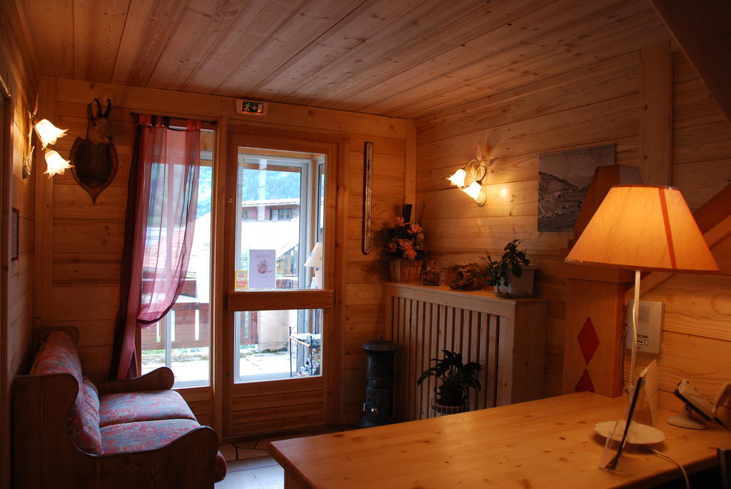 Hotel Le Christiania Ле Контамин-Монжоа Екстериор снимка